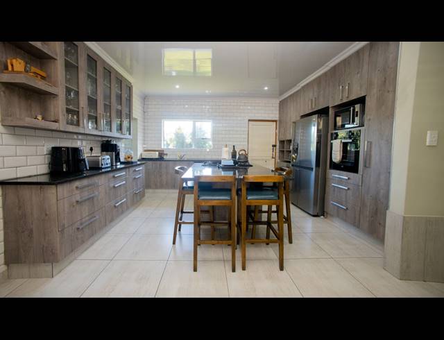 5 BEDROOM HOUSE FOR SALE IN NAHOON VALLEY